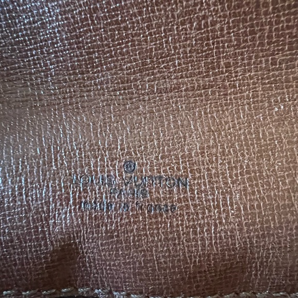 Louis Vuitton - Picture 14 of 15